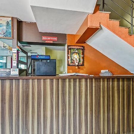 Oyo Hotel Samarth Lodge Солапур Экстерьер фото